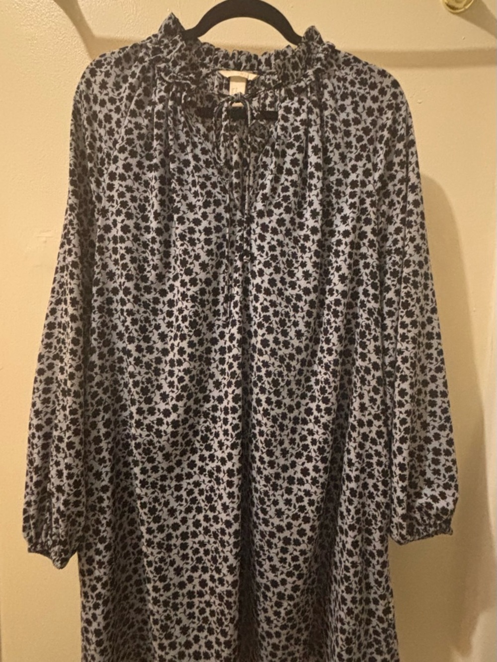 Black and white Floral Tie-Neck Long Sleeve Dress